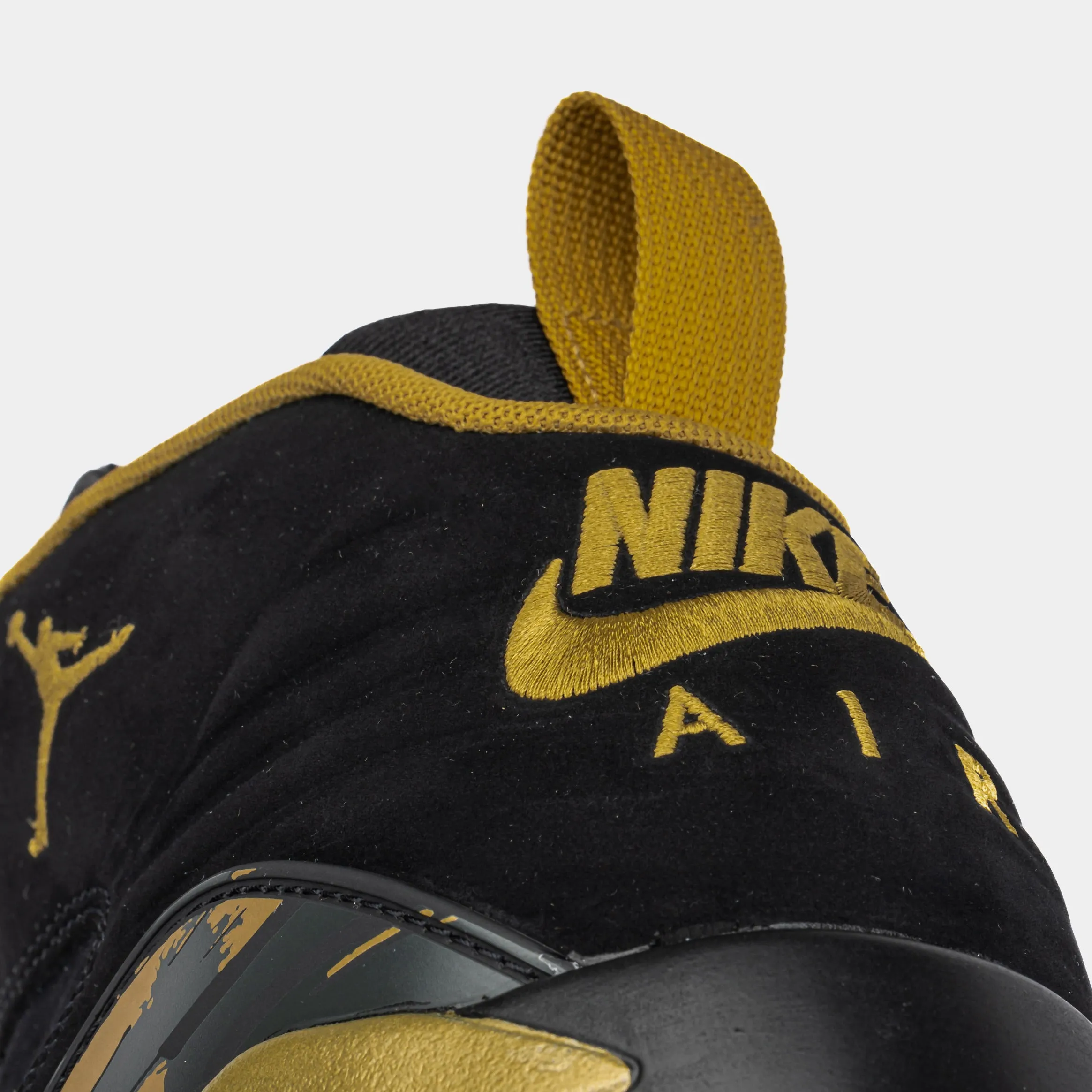 Jumpman MVP Mens Basketball Shoes (Black/Metallic Gold)